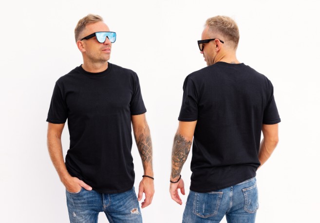 как создать модный образ с базовой футболкой